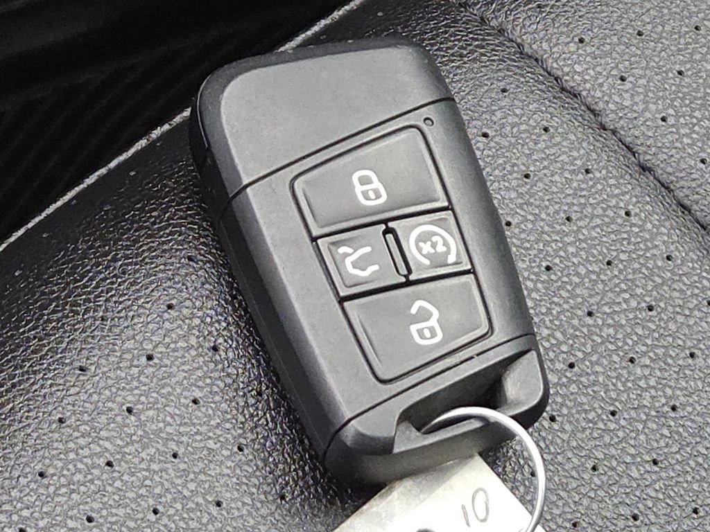 Used 2024 Volkswagen Tiguan Wolfsburg Edition image 32