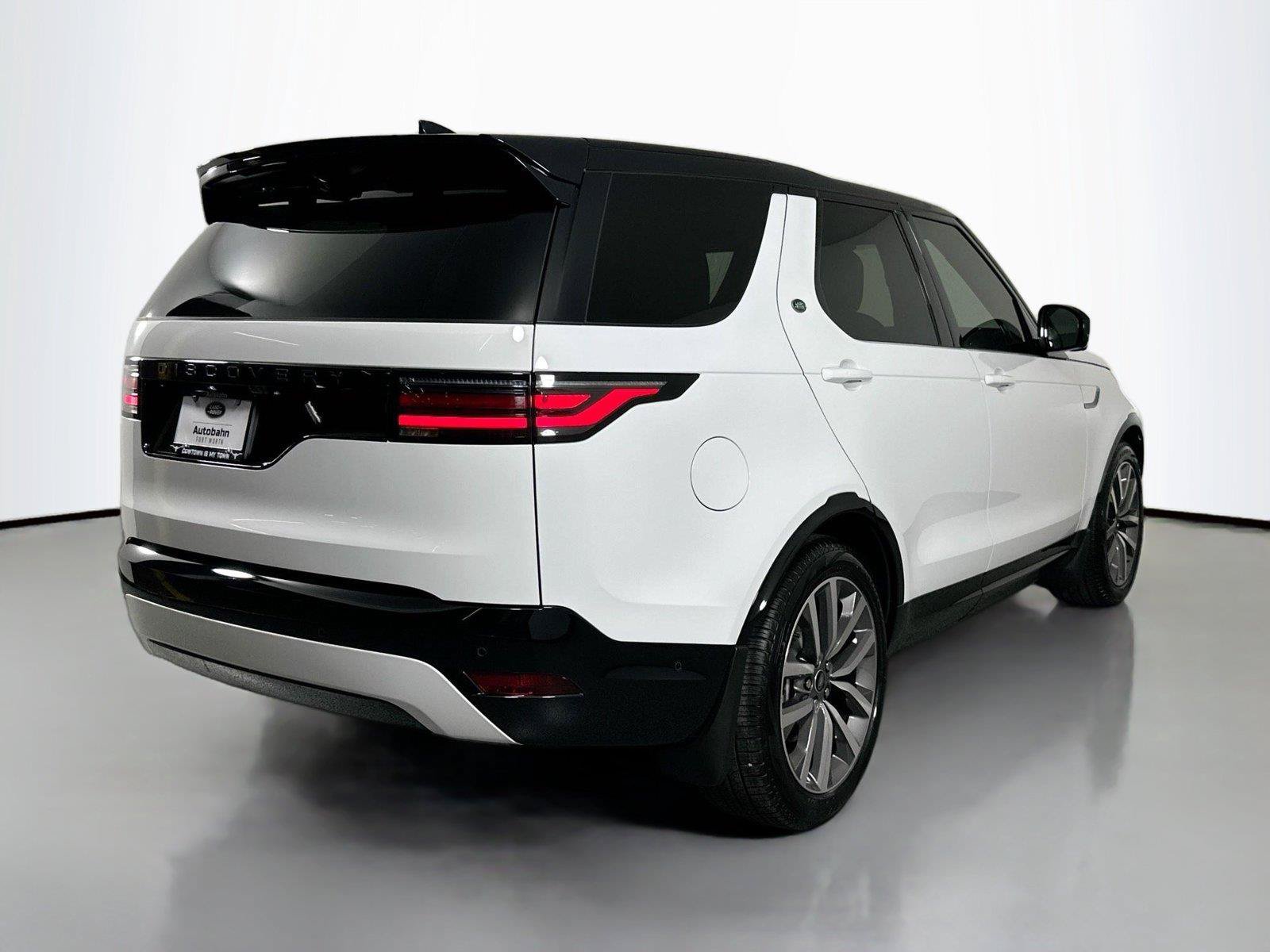 Certified 2025 Land Rover Discovery Dynamic SE AWD/4WD image 4