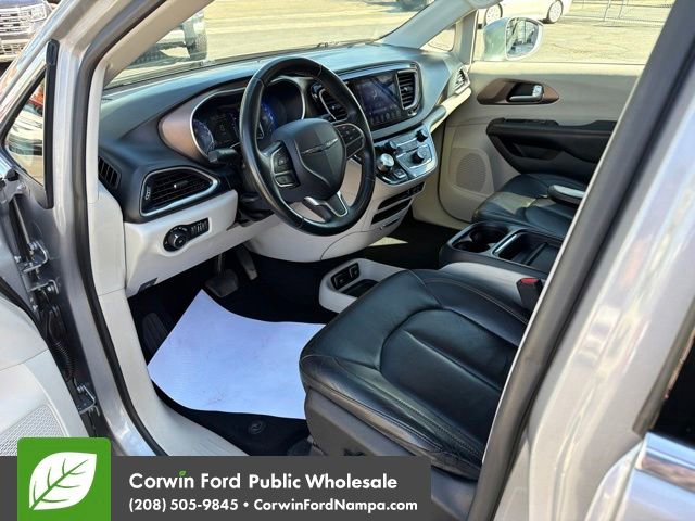 Used 2017 Chrysler Pacifica Touring-L FWD image 12