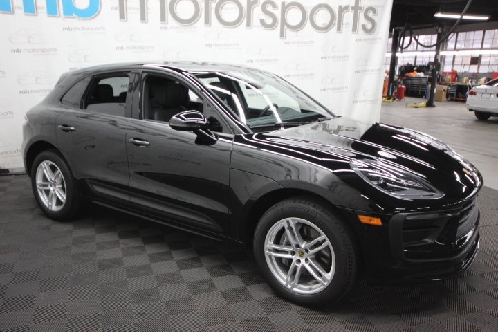 Used 2023 Porsche Macan image 7