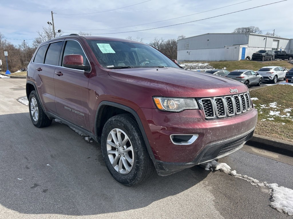 Used 2021 Jeep Grand Cherokee Laredo image 2