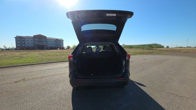 Used 2020 Toyota RAV4 XLE Premium image 27