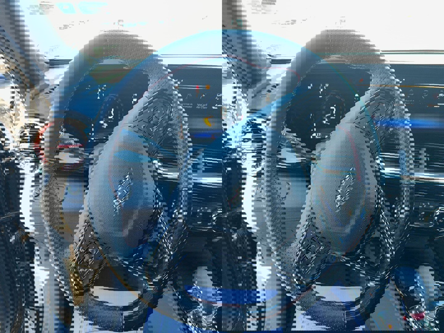 Used 2024 Chevrolet Trax RS w/ Sunroof Package image 12