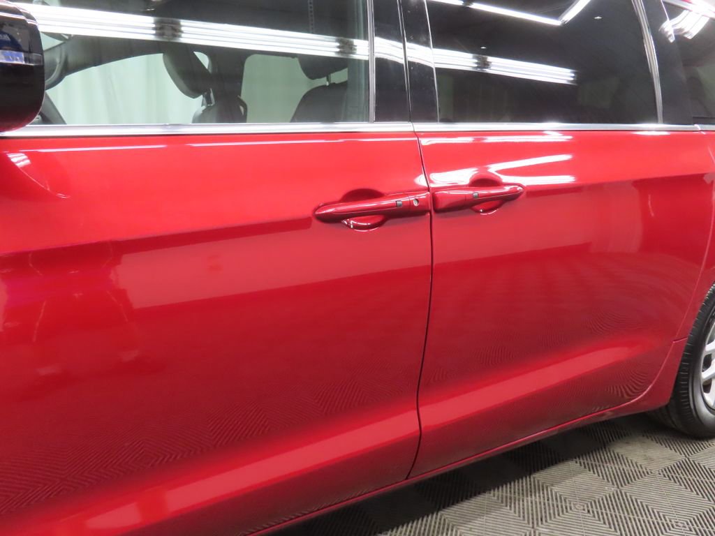 Used 2025 Chrysler Pacifica Select FWD image 38