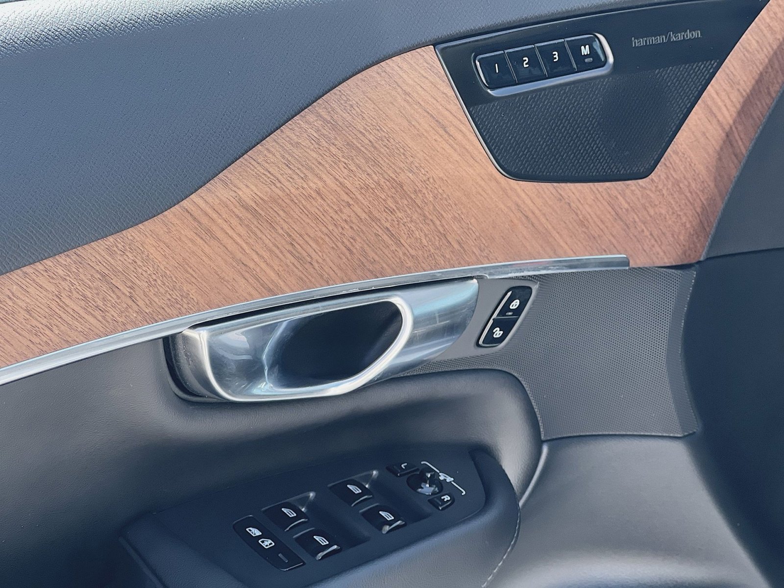 Certified 2023 Volvo XC90 B6 Plus w/ Protection Package Premier AWD/4WD image 23