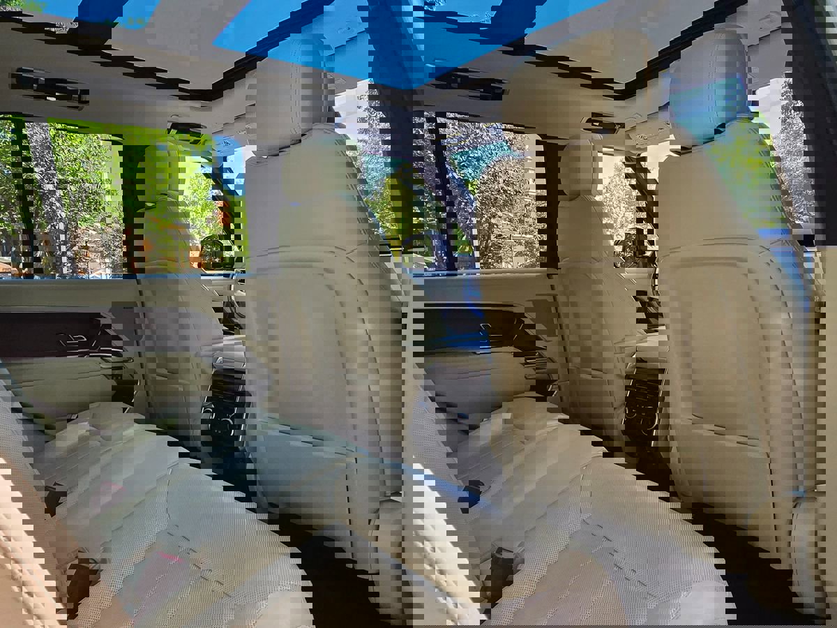 Used 2023 Land Rover Range Rover SE image 20