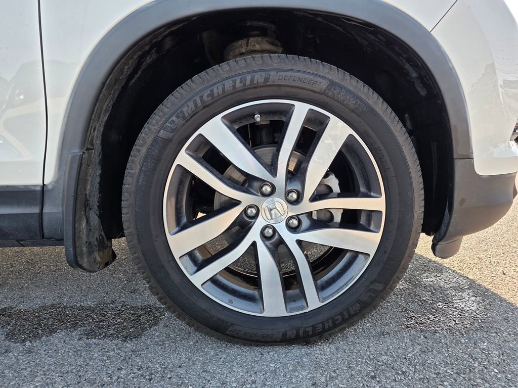 Used 2018 Honda Pilot Touring image 32