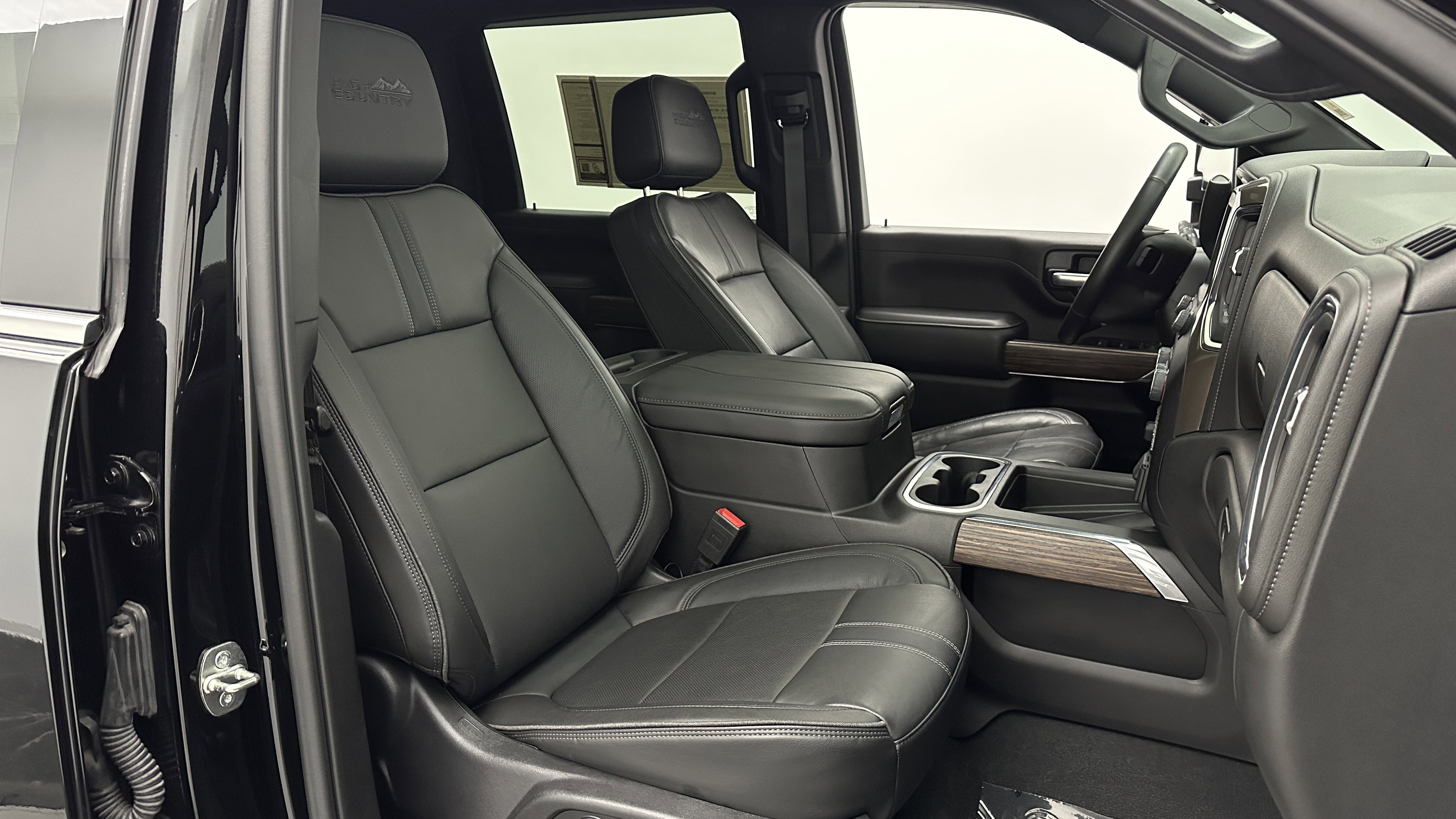 Used 2023 Chevrolet Silverado 2500 High Country w/ Z71 Off-Road Package image 36