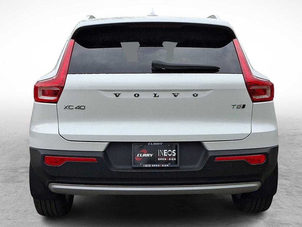 Used 2022 Volvo XC40 T5 Momentum w/ Climate Package AWD/4WD image 5