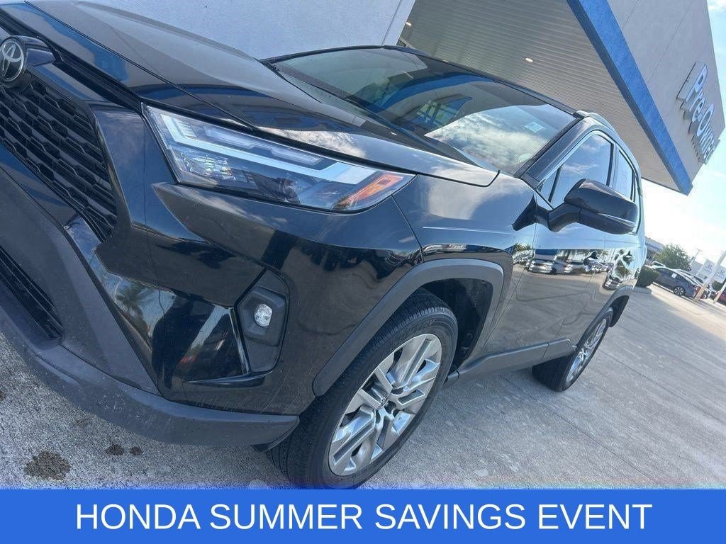 Used 2022 Toyota RAV4 XLE Premium AWD/4WD image 4