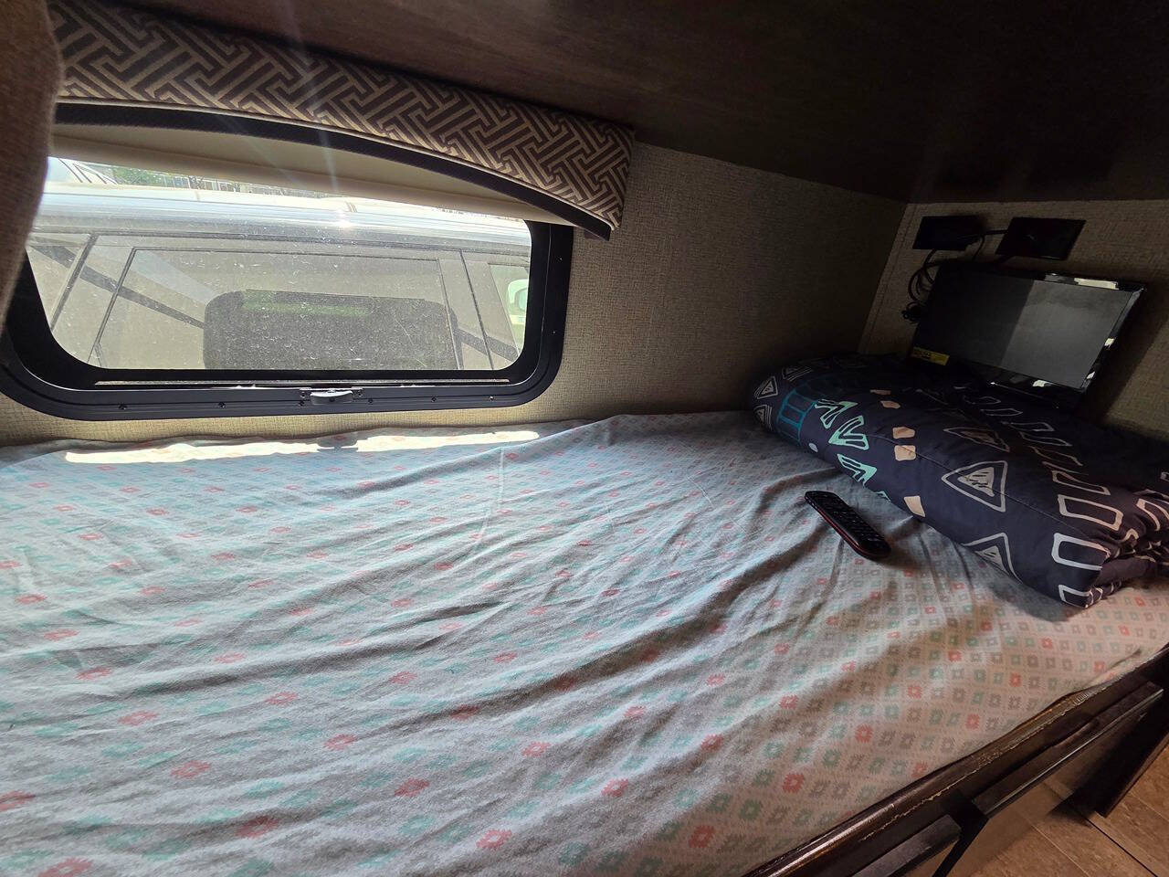 Used 2017 Ford E-450 and Econoline 450 Super Duty w/ Motorhome Prep Package RWD image 17