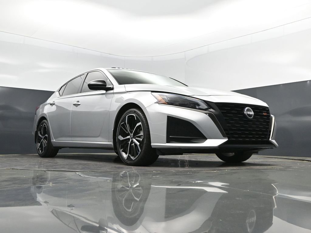 Used 2024 Nissan Altima 2.5 SR w/ SR Premium Package image 44