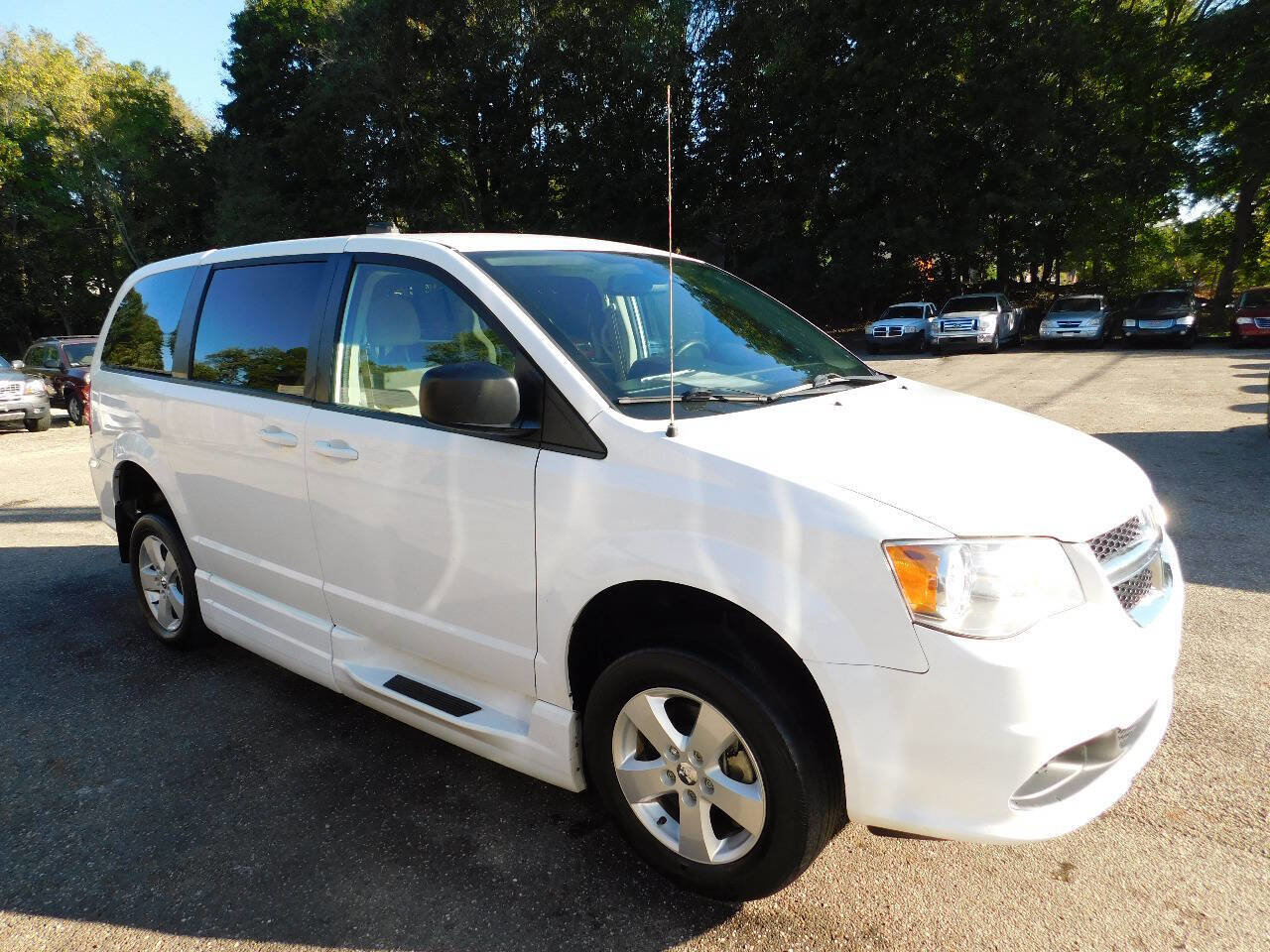 Used 2018 Dodge Grand Caravan SE image 8