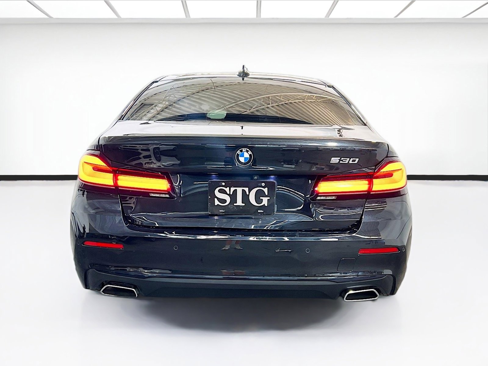 Used 2022 BMW 530i w/ Premium Package image 5