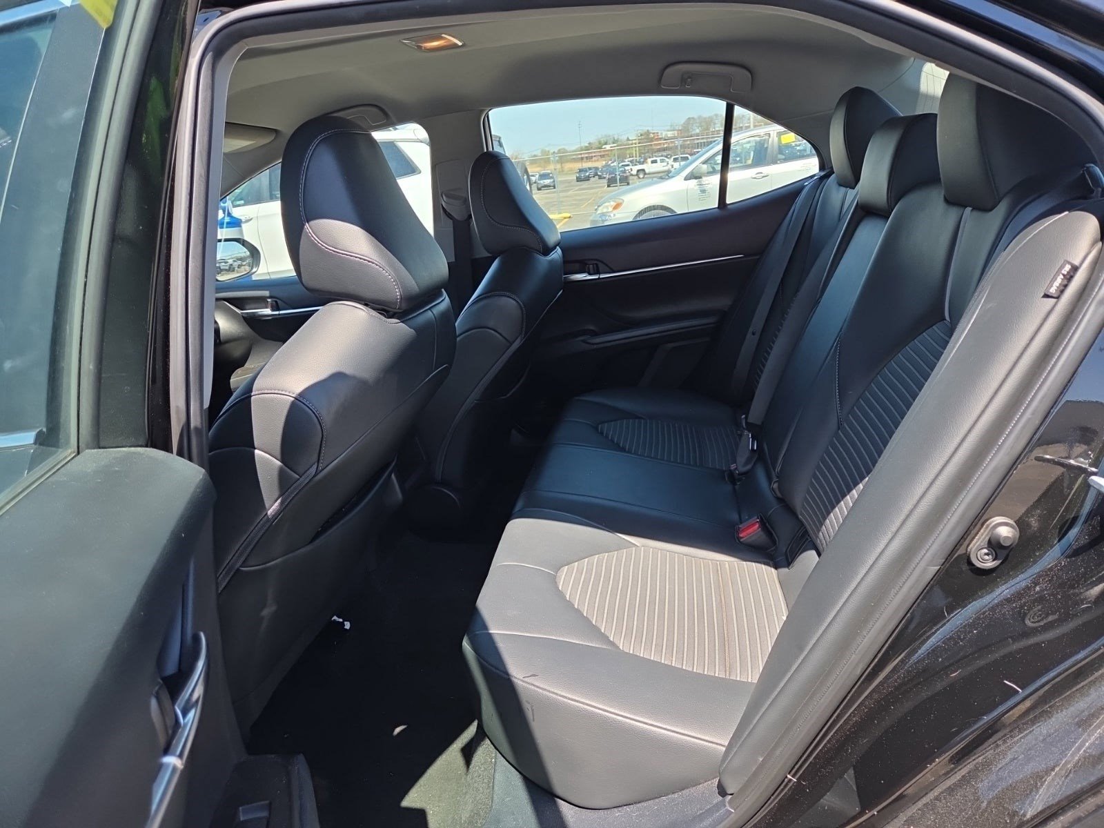 Used 2022 Toyota Camry SE FWD image 14