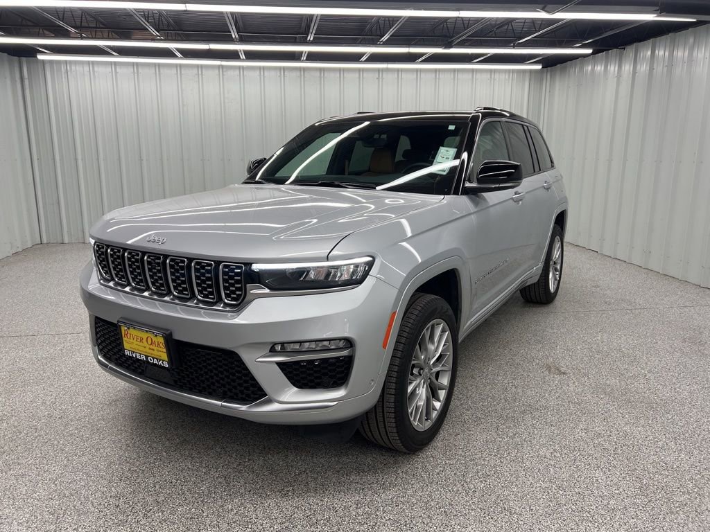 Used 2025 Jeep Grand Cherokee Summit image 3