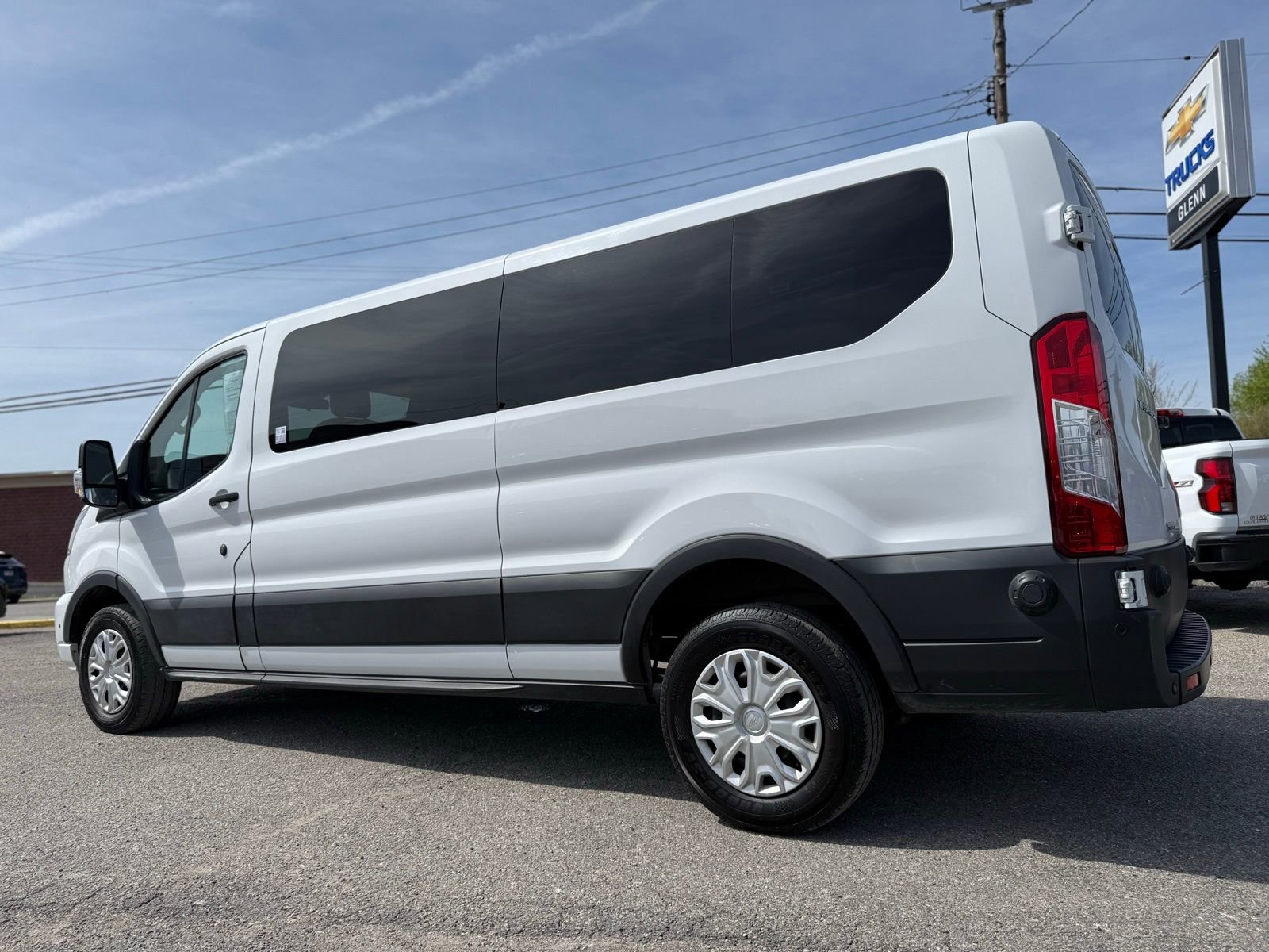 Used 2024 Ford Transit 350 XLT RWD image 4