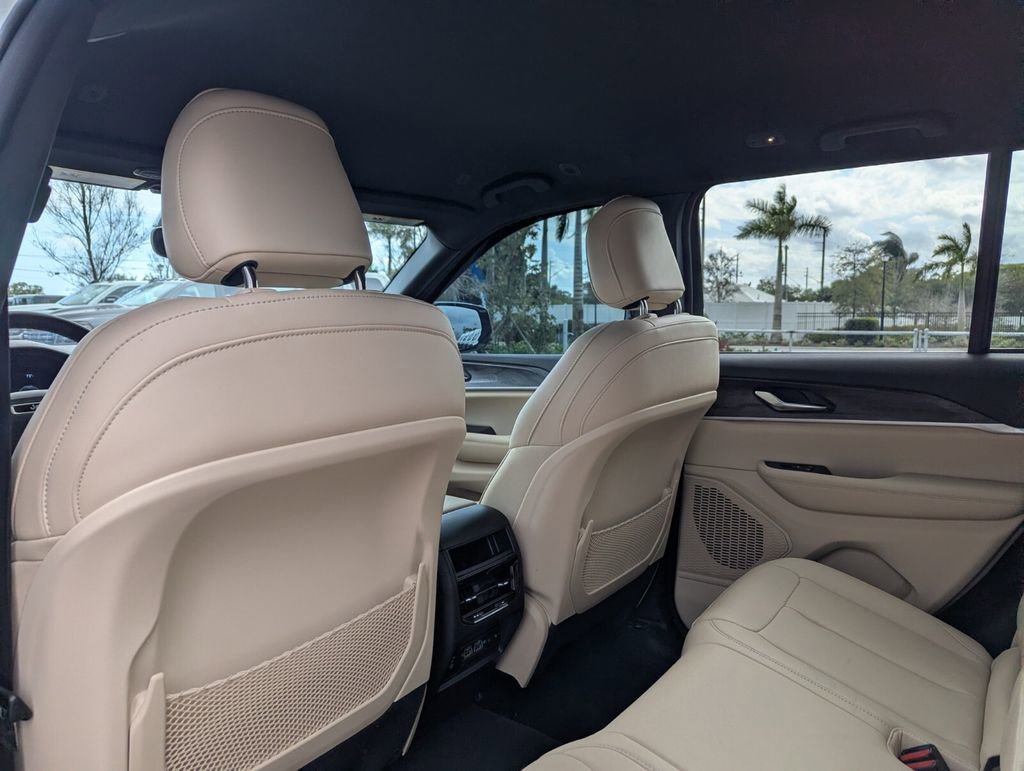 Used 2024 Jeep Grand Cherokee Limited image 19