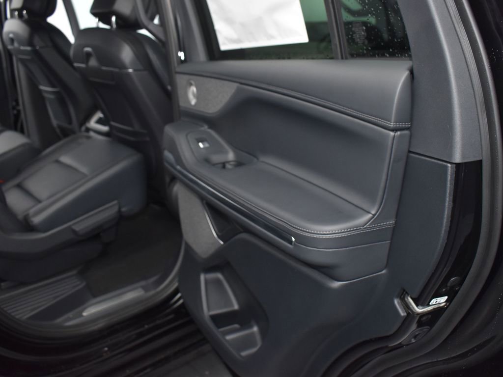 New 2026 Lincoln Navigator Reserve w/ Jet Appearance Package AWD/4WD image 15