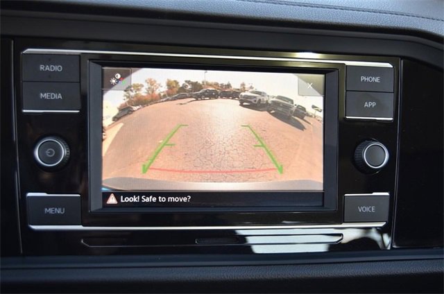 Certified 2024 Volkswagen Jetta SE w/ Panoramic Sunroof Package image 13