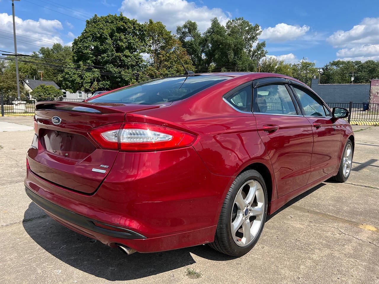 Used 2016 Ford Fusion SE w/ Equipment Group 201A FWD image 5
