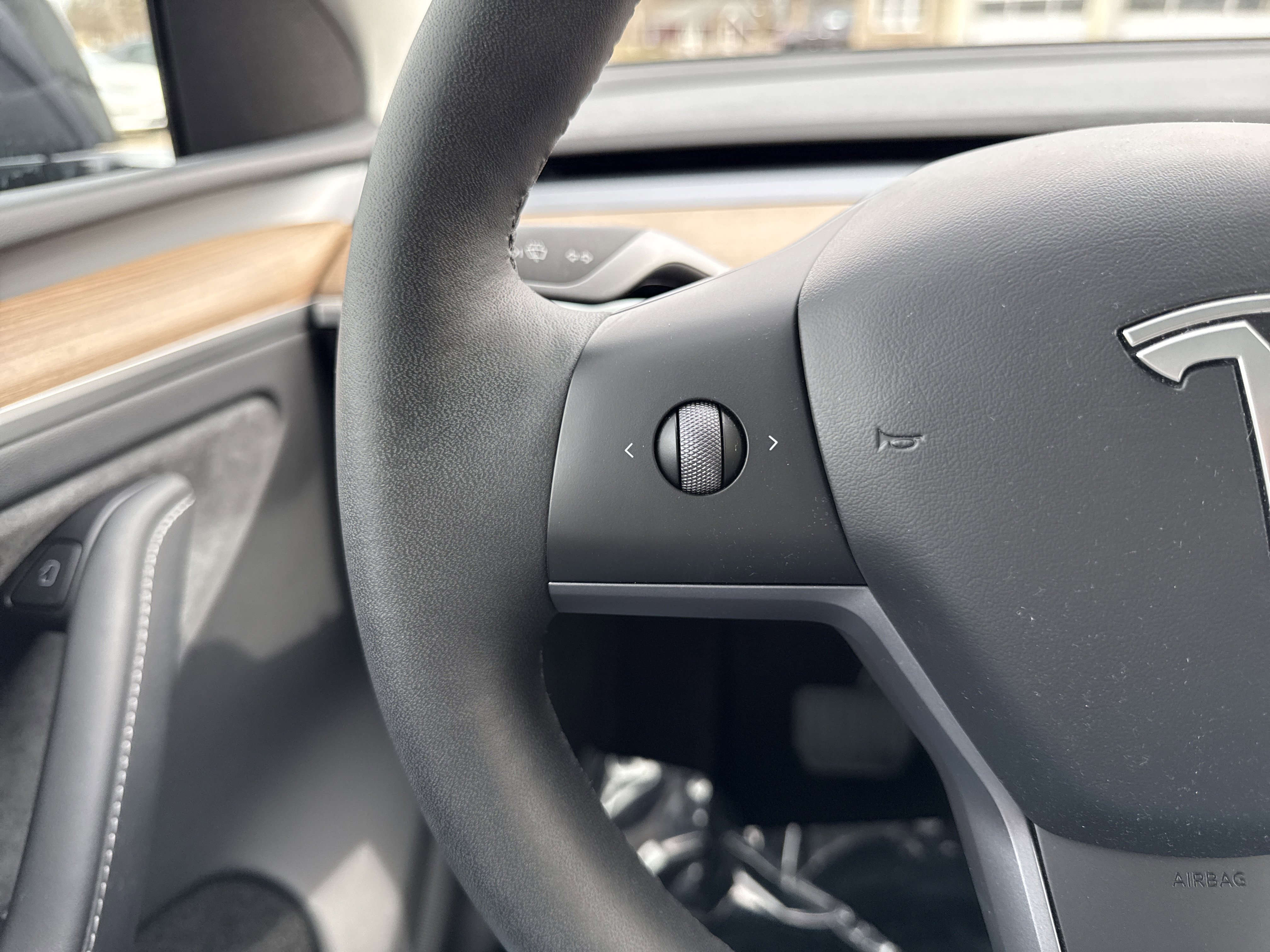 Used 2024 Tesla Model Y Long Range image 31