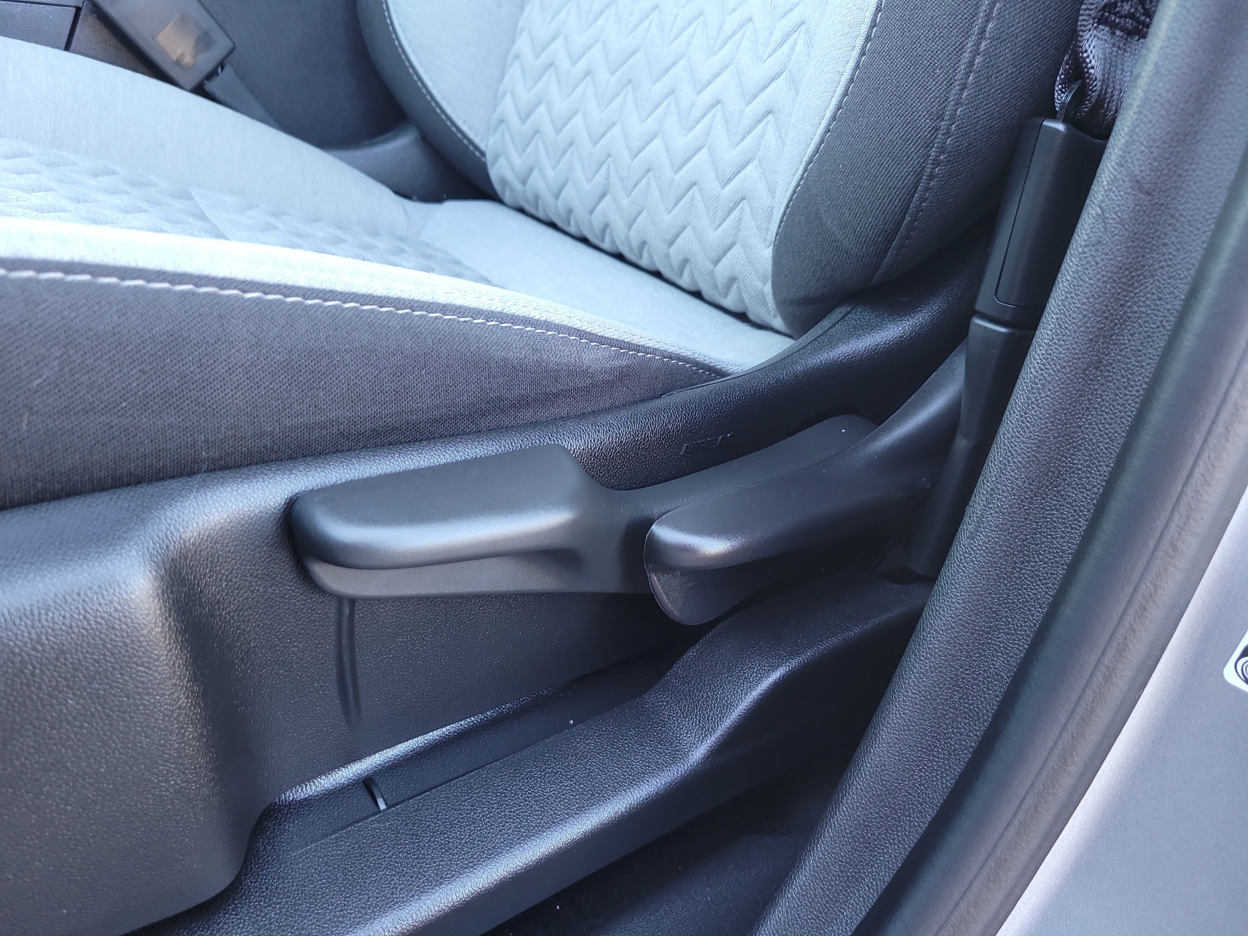 Used 2023 Chevrolet Equinox LS w/ Driver Confidence II Package FWD image 18
