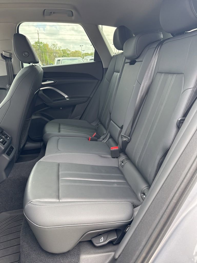Used 2025 Audi Q5 Premium w/ Convenience Package image 11