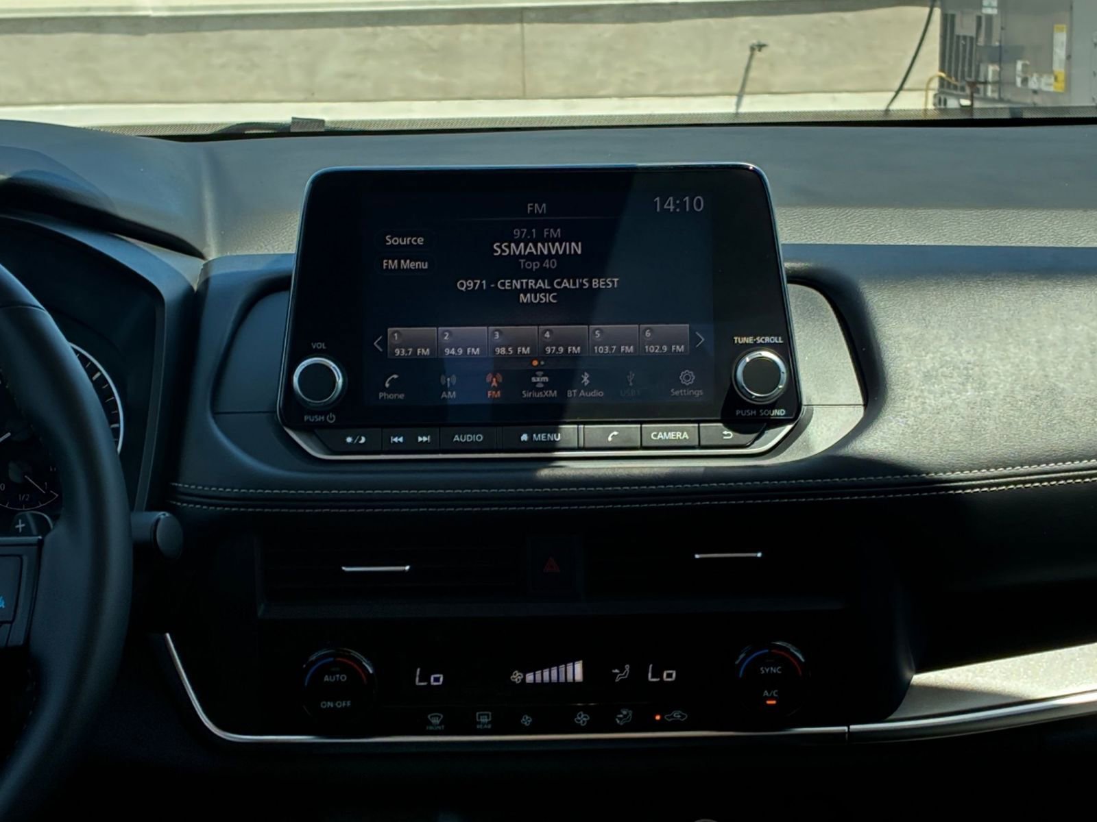 Used 2025 Nissan Rogue SV FWD image 17
