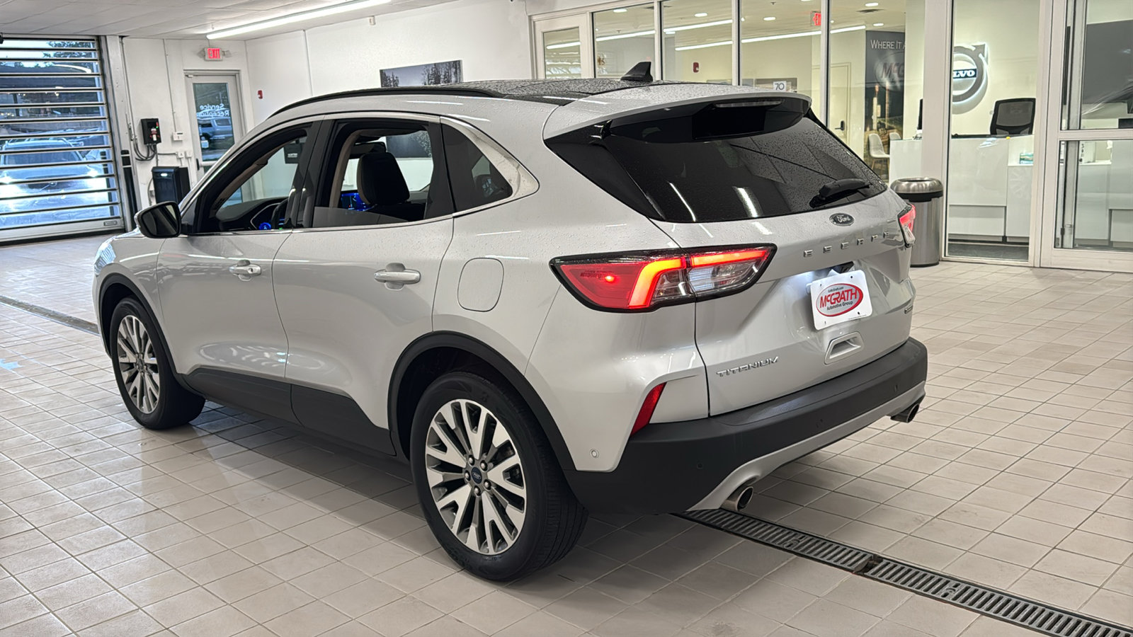 Used 2020 Ford Escape Titanium AWD/4WD image 7