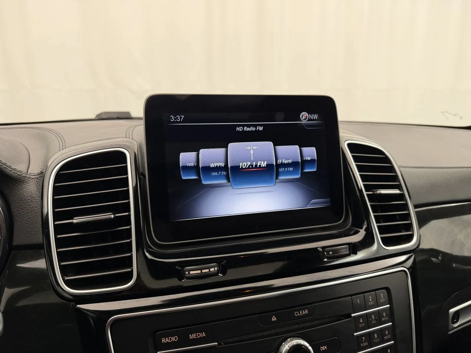 Used 2018 Mercedes-Benz GLS 450 4MATIC image 23