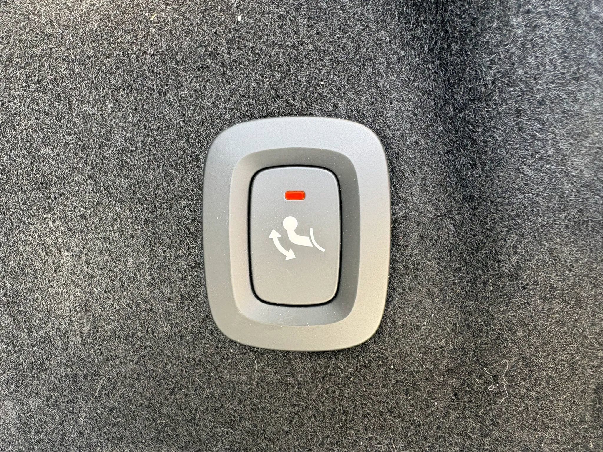 Used 2022 Volvo XC60 B5 Momentum w/ Advanced Package image 25