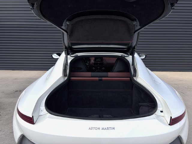Used 2020 Aston Martin V8 Vantage Coupe RWD image 25