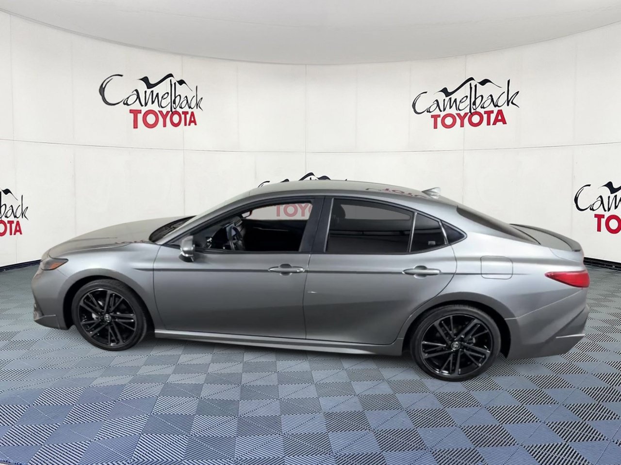 Used 2025 Toyota Camry XSE FWD image 8