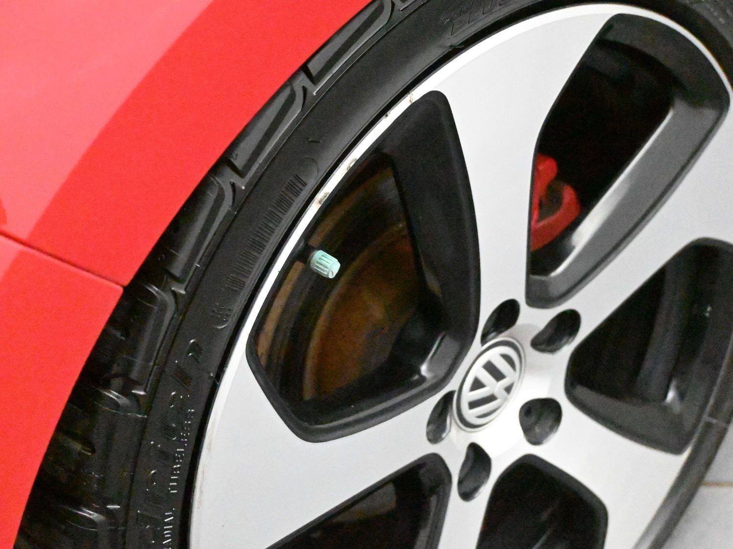 Used 2015 Volkswagen Golf S image 11