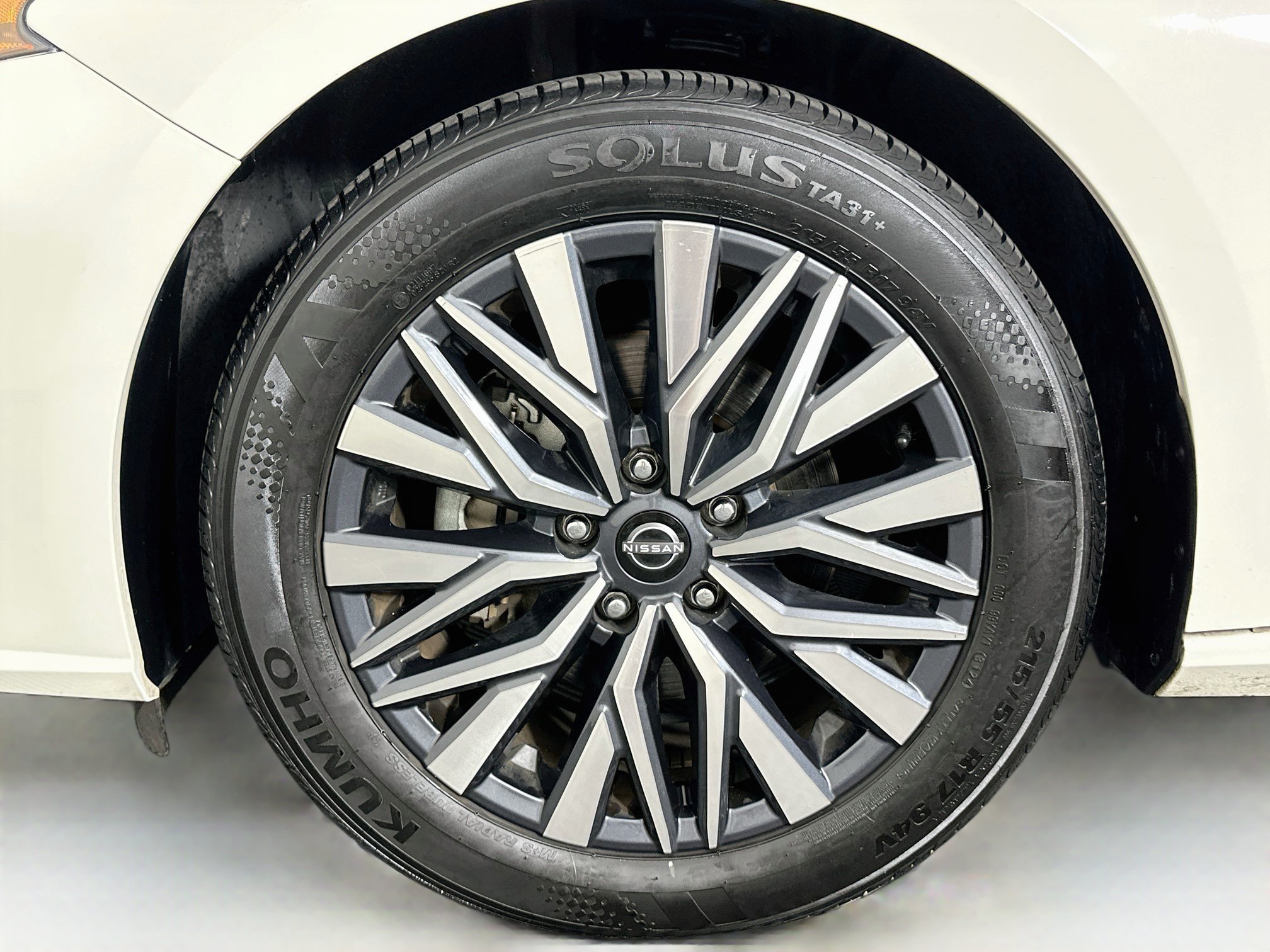 Used 2025 Nissan Altima 2.5 SV FWD image 11