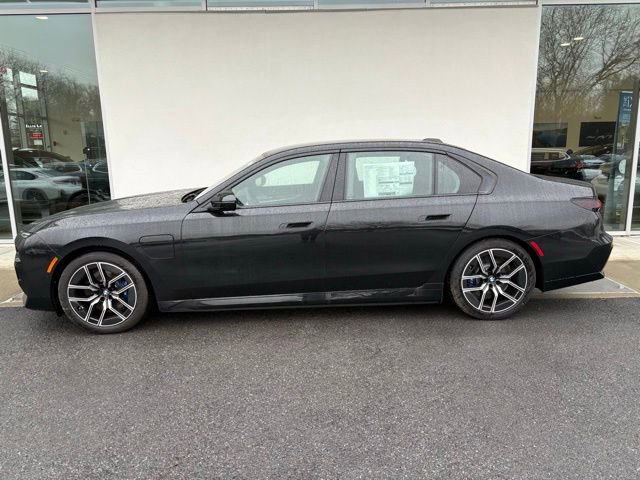 New 2026 BMW 750e xDrive w/ Premium Package image 2