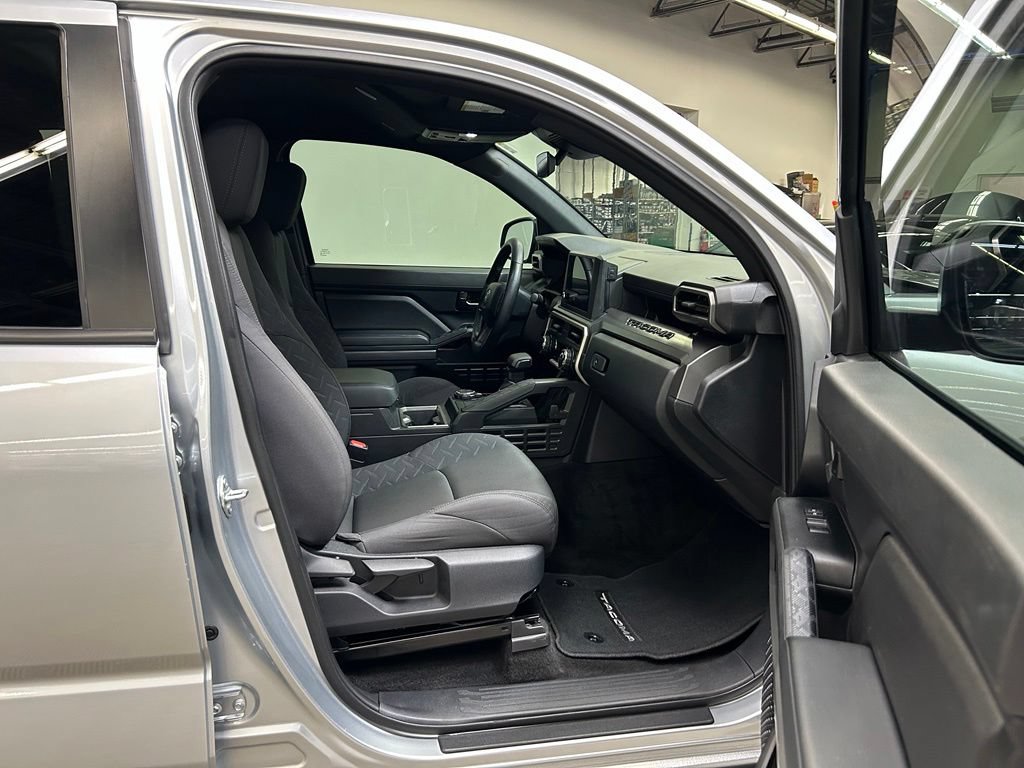 Used 2024 Toyota Tacoma SR5 AWD/4WD image 11