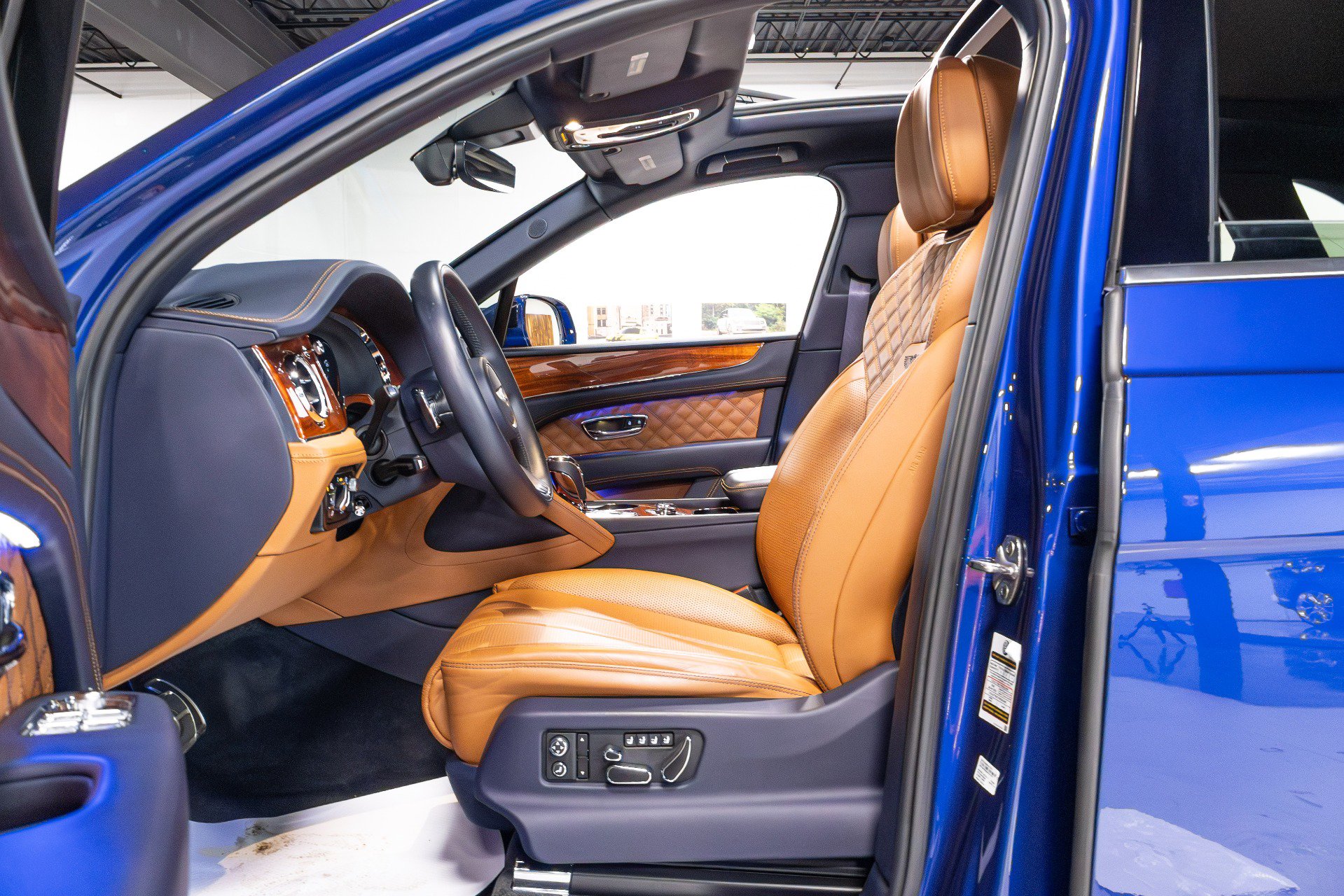 Used 2021 Bentley Bentayga w/ First Edition Specification image 5