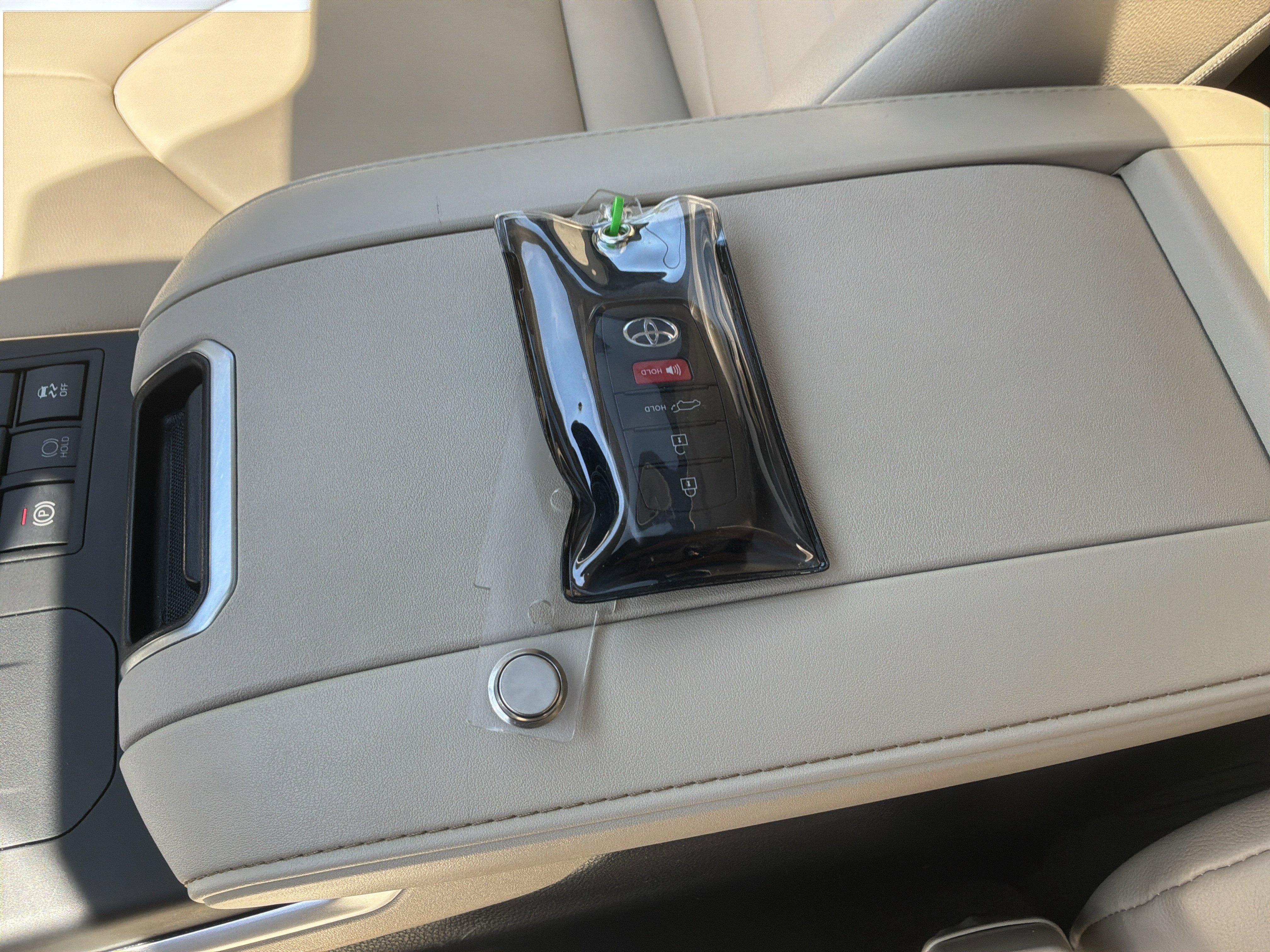 Used 2024 Toyota Highlander XLE FWD image 37
