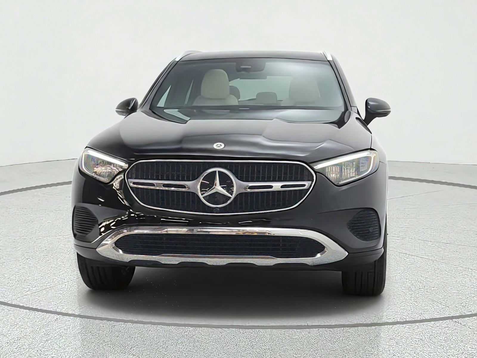 Used 2023 Mercedes-Benz GLC 300 image 2