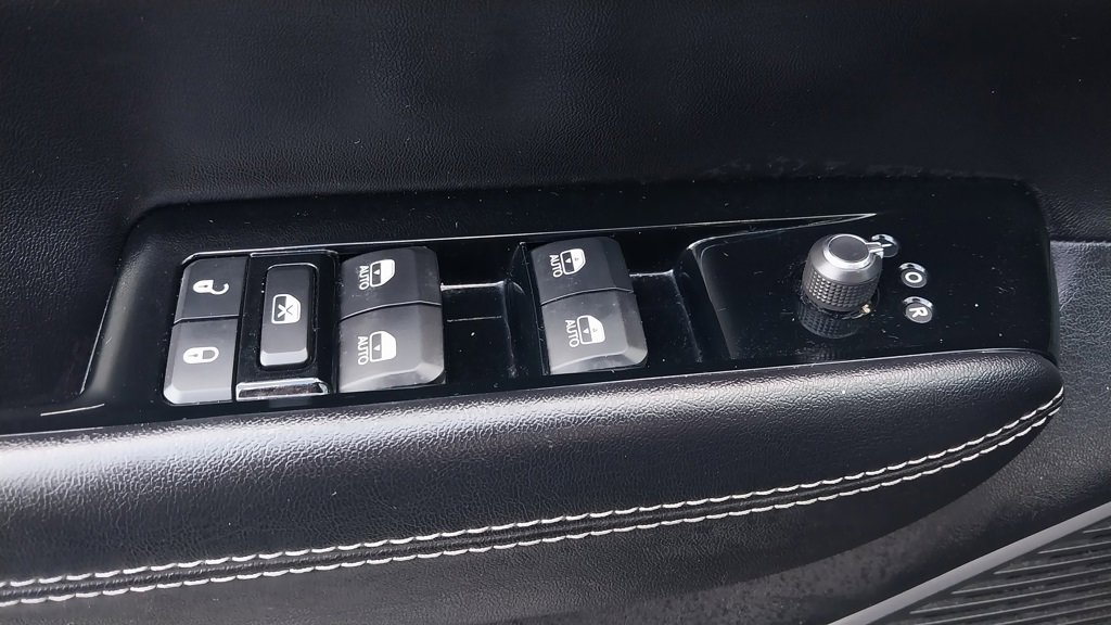 Used 2023 Jeep Wagoneer L Series II image 34