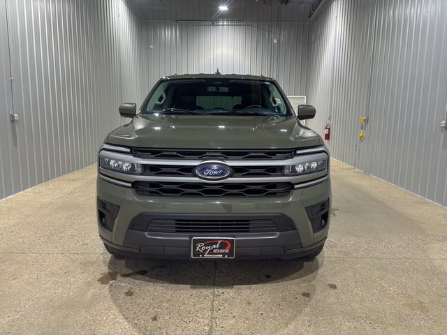 Used 2024 Ford Expedition XLT image 3