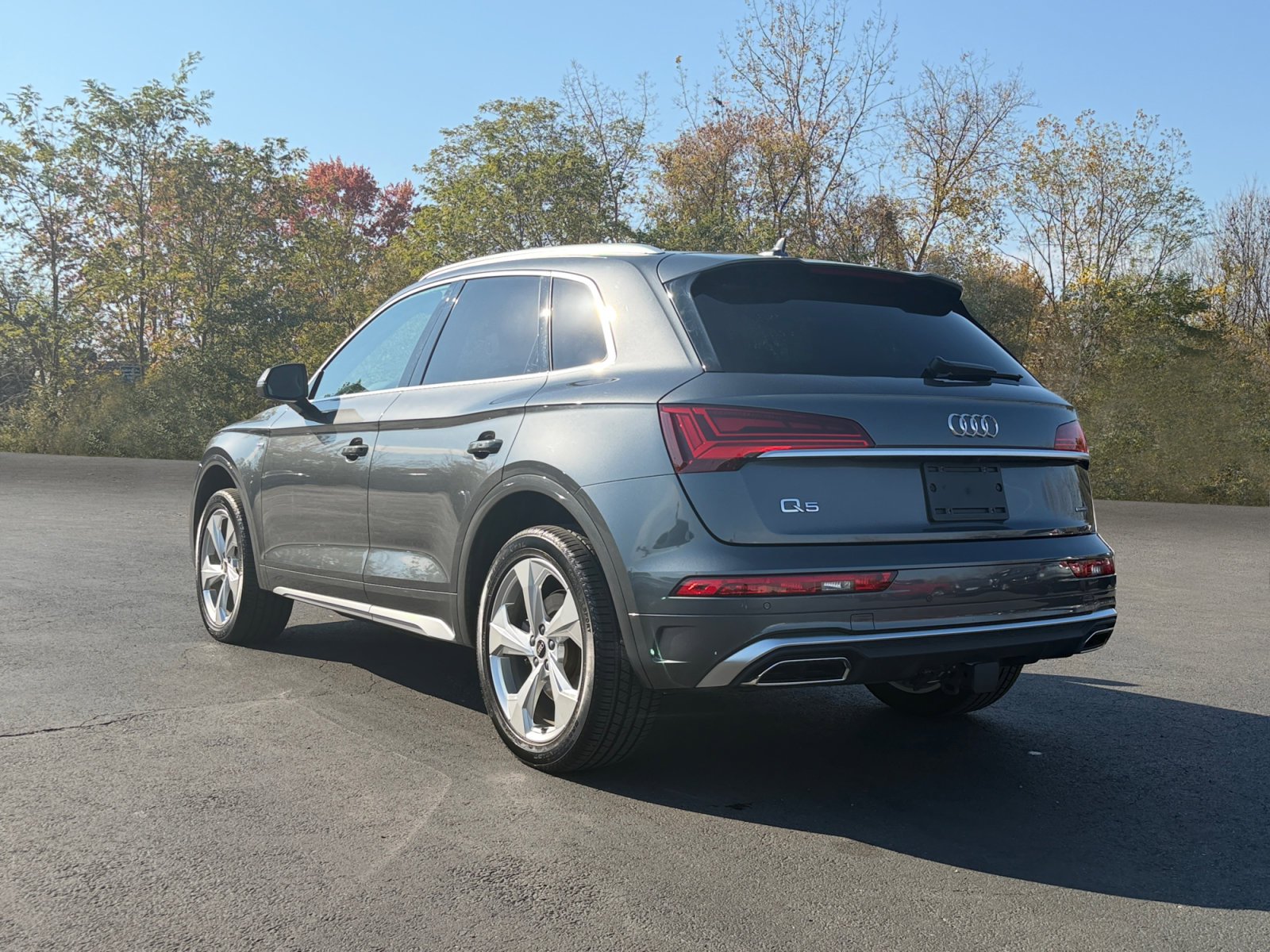 Used 2023 Audi Q5 2.0T Premium Plus w/ Premium Plus Package AWD/4WD image 3