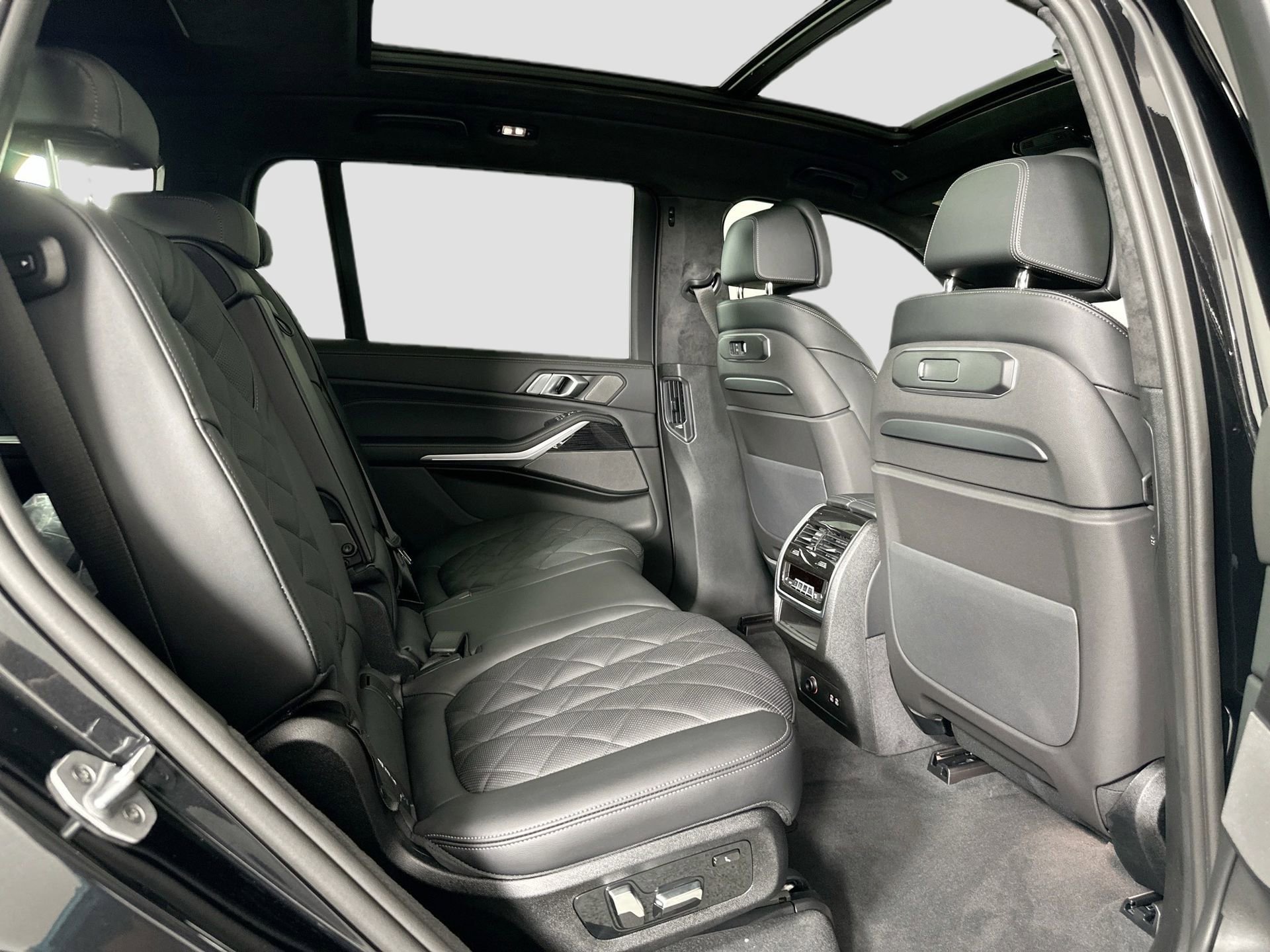 Certified 2026 BMW X7 xDrive40i w/ M Sport Package image 18