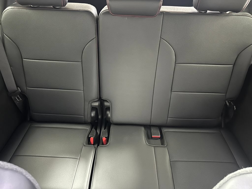 Used 2025 Chevrolet Traverse Z71 w/ LPO, Floor Liner Package AWD/4WD image 29