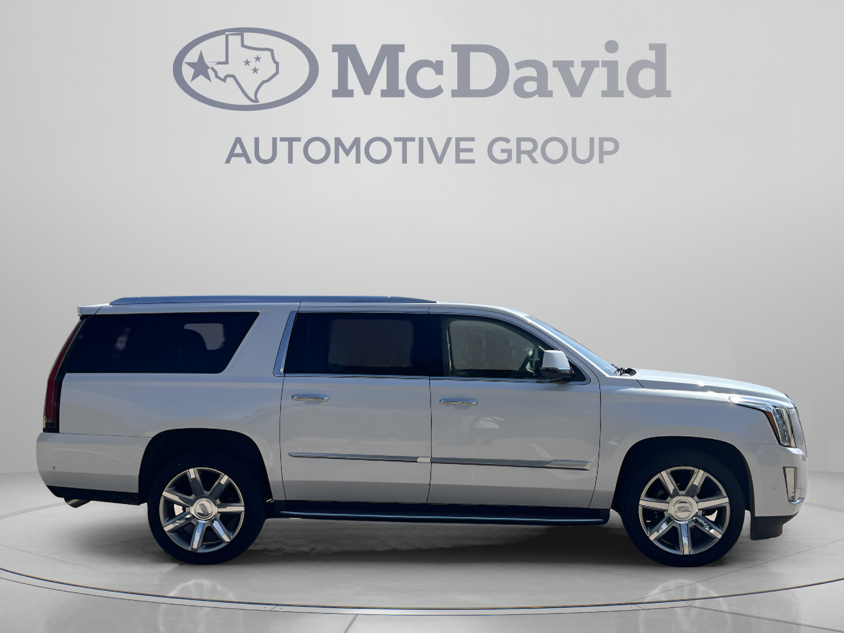 Used 2019 Cadillac Escalade ESV Luxury AWD/4WD image 9