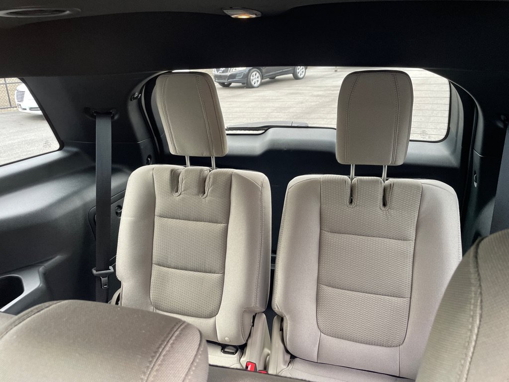 Used 2018 Ford Explorer XLT FWD image 17
