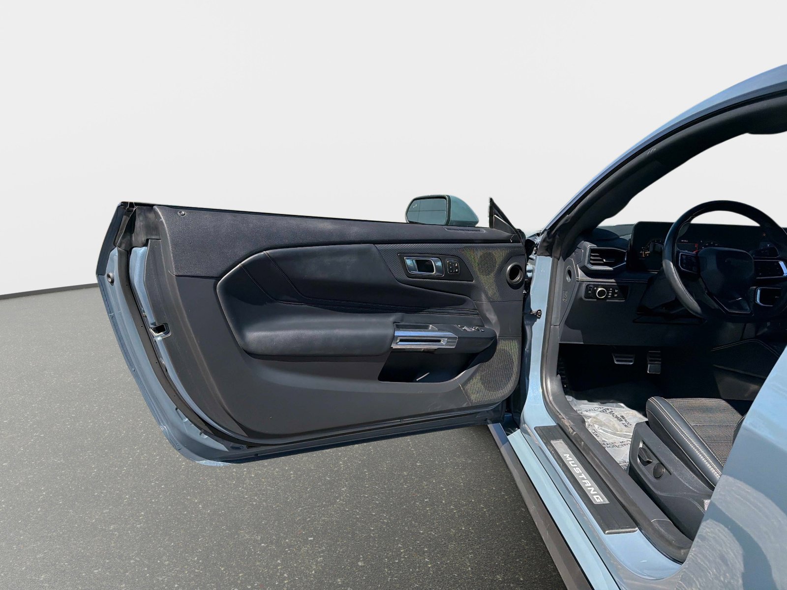 Used 2025 Ford Mustang GT Premium image 29