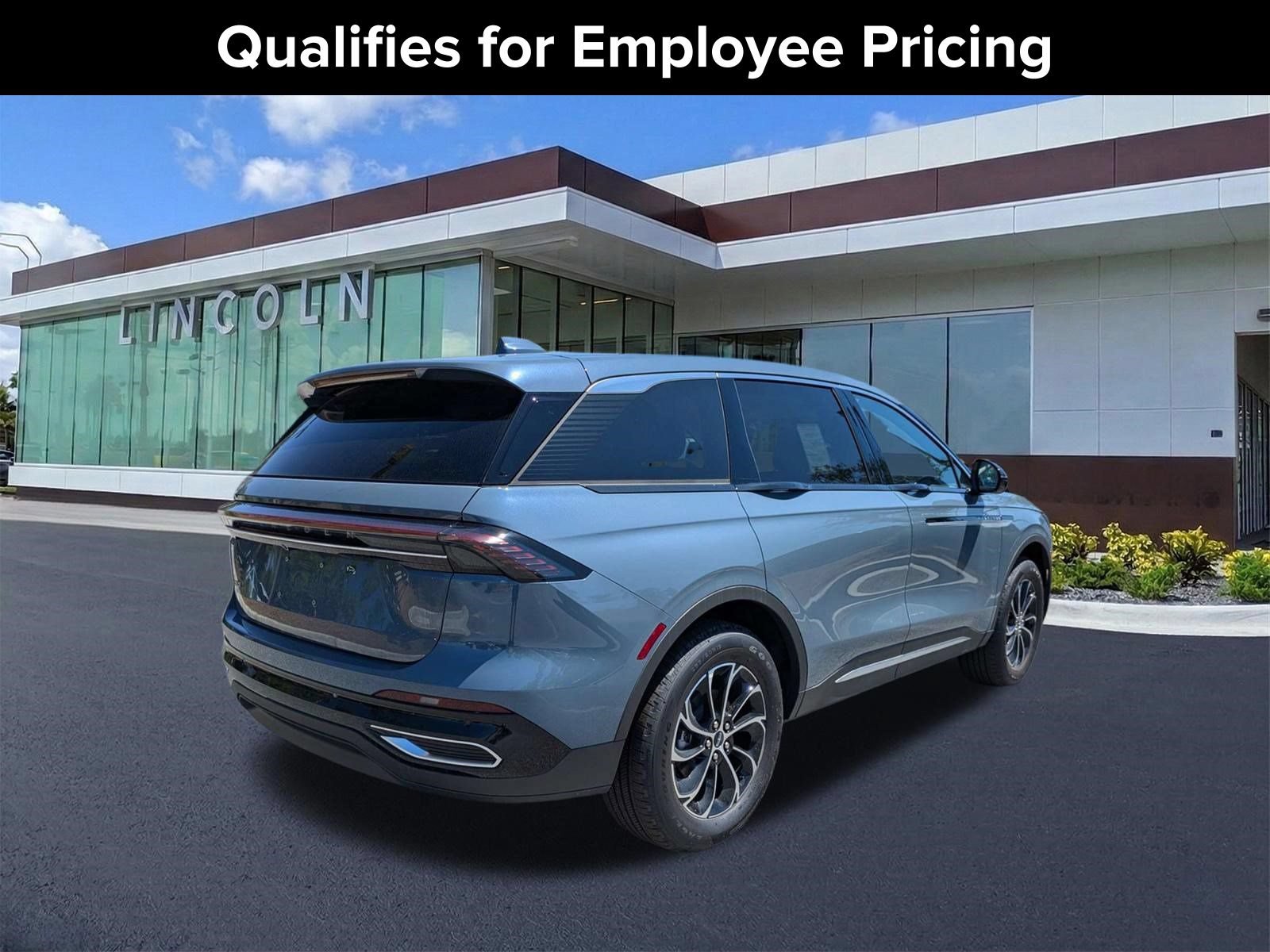 New 2026 Lincoln Nautilus Premier AWD/4WD image 3